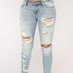 Fashion Nova ripped Jeans size 7